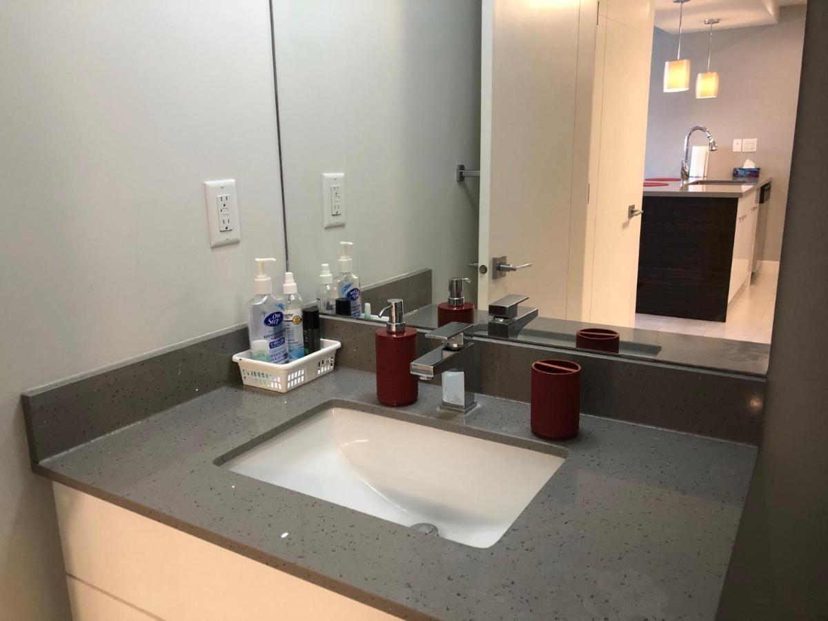 Amicable, Cozy, High Speed Internet, Sleeps 2 Riverview Downtown Apartment YYC Exteriér fotografie